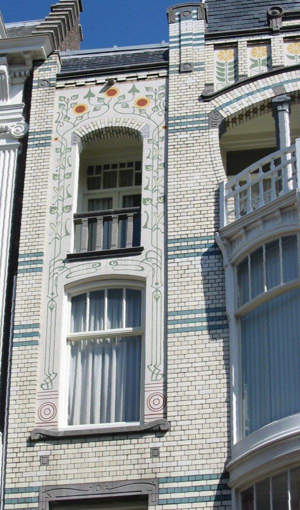 Jugendstil_versieringen_Den_Haag_april_2004.jpg