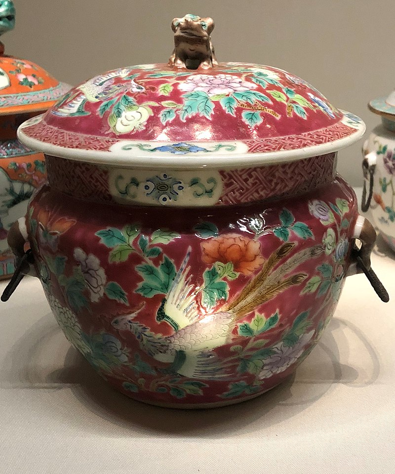 Kamcheng_with_peonies_and_phoenix_from_China_Tongzhi_period_1862-1874_.jpg