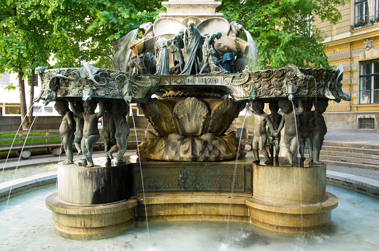 Karl-Borromäus-Brunnen_01.jpg