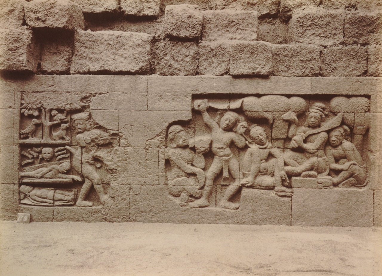 KITLV_103620_-_Kassian_Céphas_-_Bas-relief_at_Borobudur_near_Magelang_-_1890-1891.tif.jpg