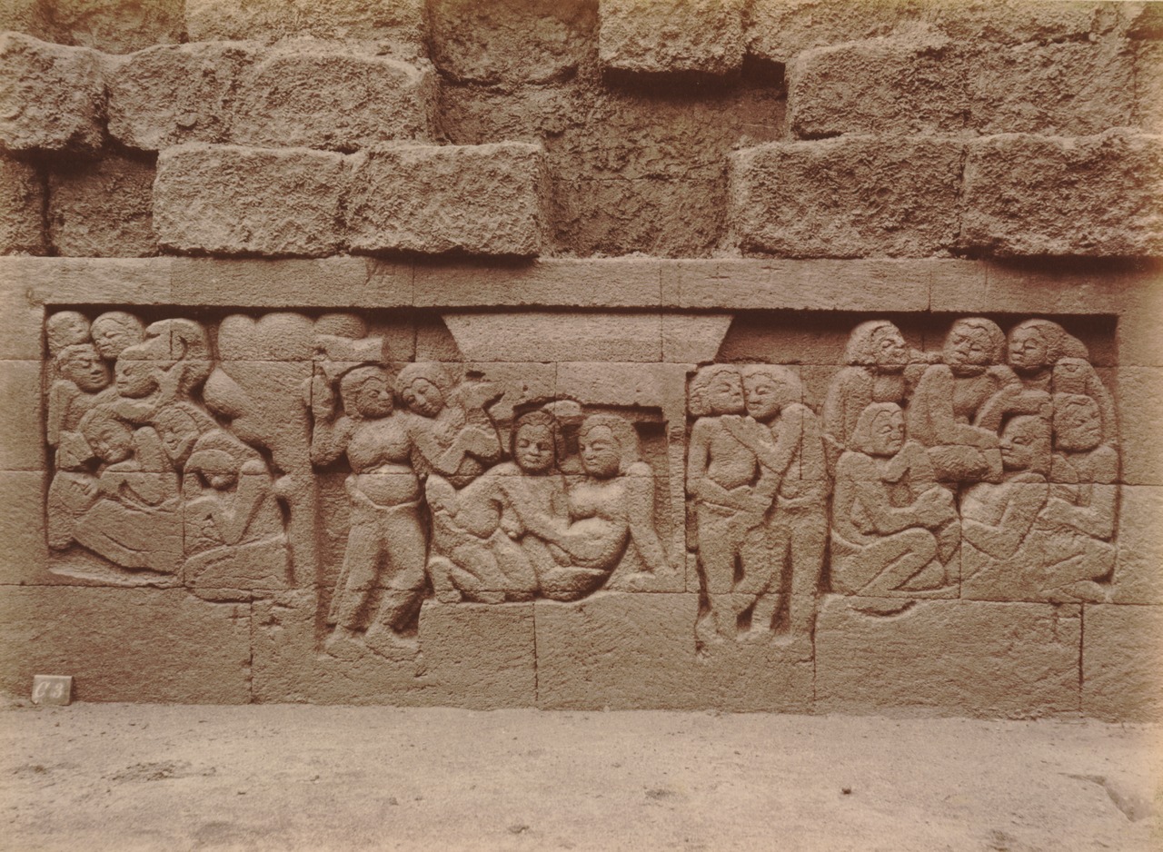 KITLV_103621_-_Kassian_Céphas_-_Bas-relief_at_Borobudur_near_Magelang_-_1890-1891.tif.jpg