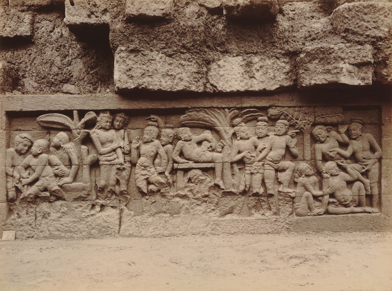 KITLV_103635_-_Kassian_Céphas_-_Bas-relief_at_Borobudur_near_Magelang_-_1890-1891.tif.jpg