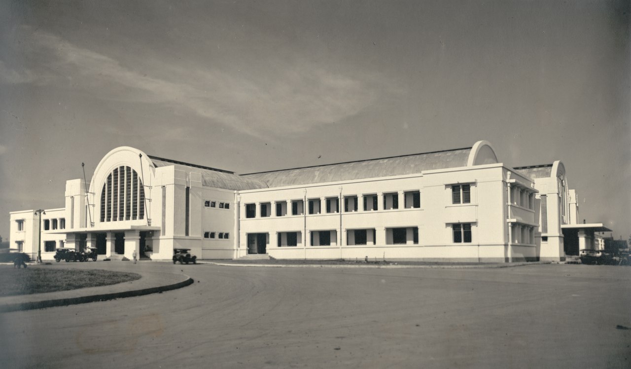 KITLV_A196_-_Station_Batavia-Kota_te_Batavia,_KITLV_10203.tiff.jpg