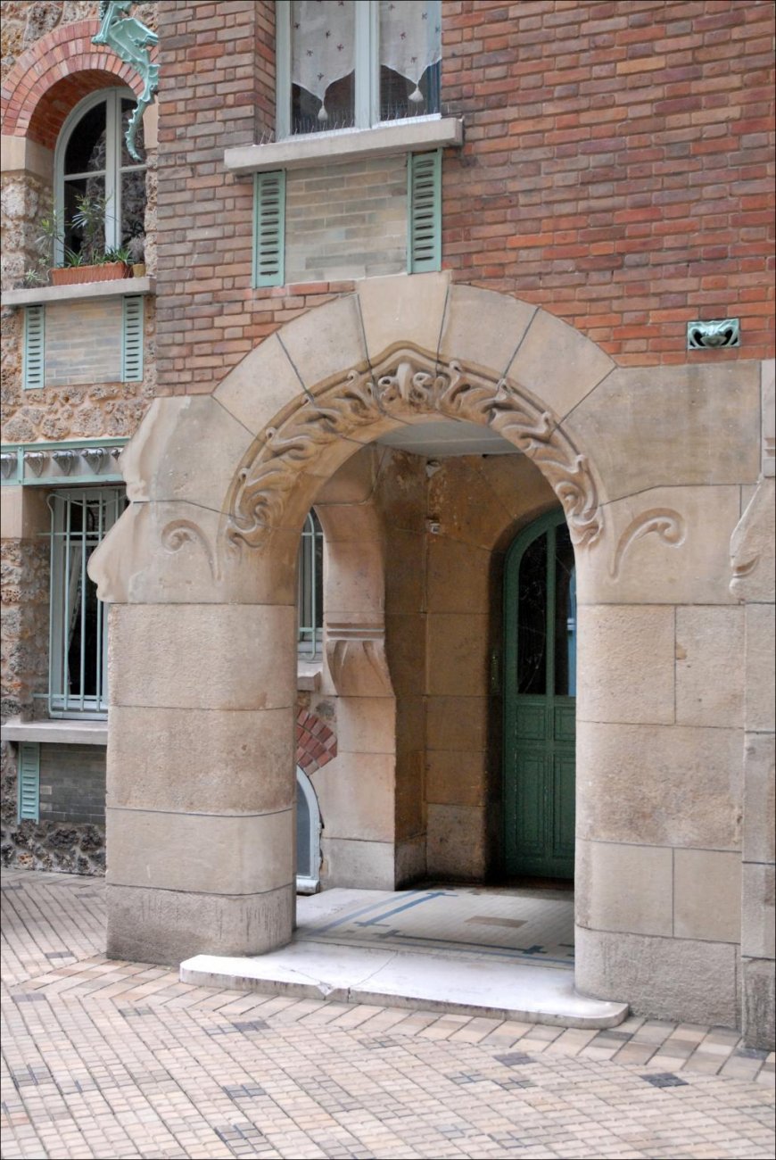 lentre-du-btiment-arrire-du-castel-branger-hector-guimard_5478786063_o.jpg