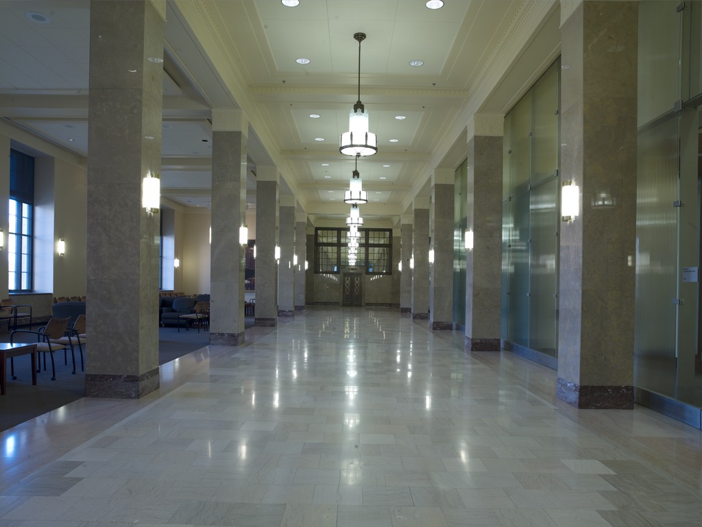 Lobby,_United_States_Courthouse,_Davenport,_Iowa_LCCN2010719166.tif.jpg