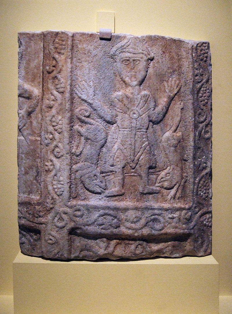 Lombard_ambo_plate_depicting_Daniel_in_the_lions'_den_from_Novara,_Italy.jpg