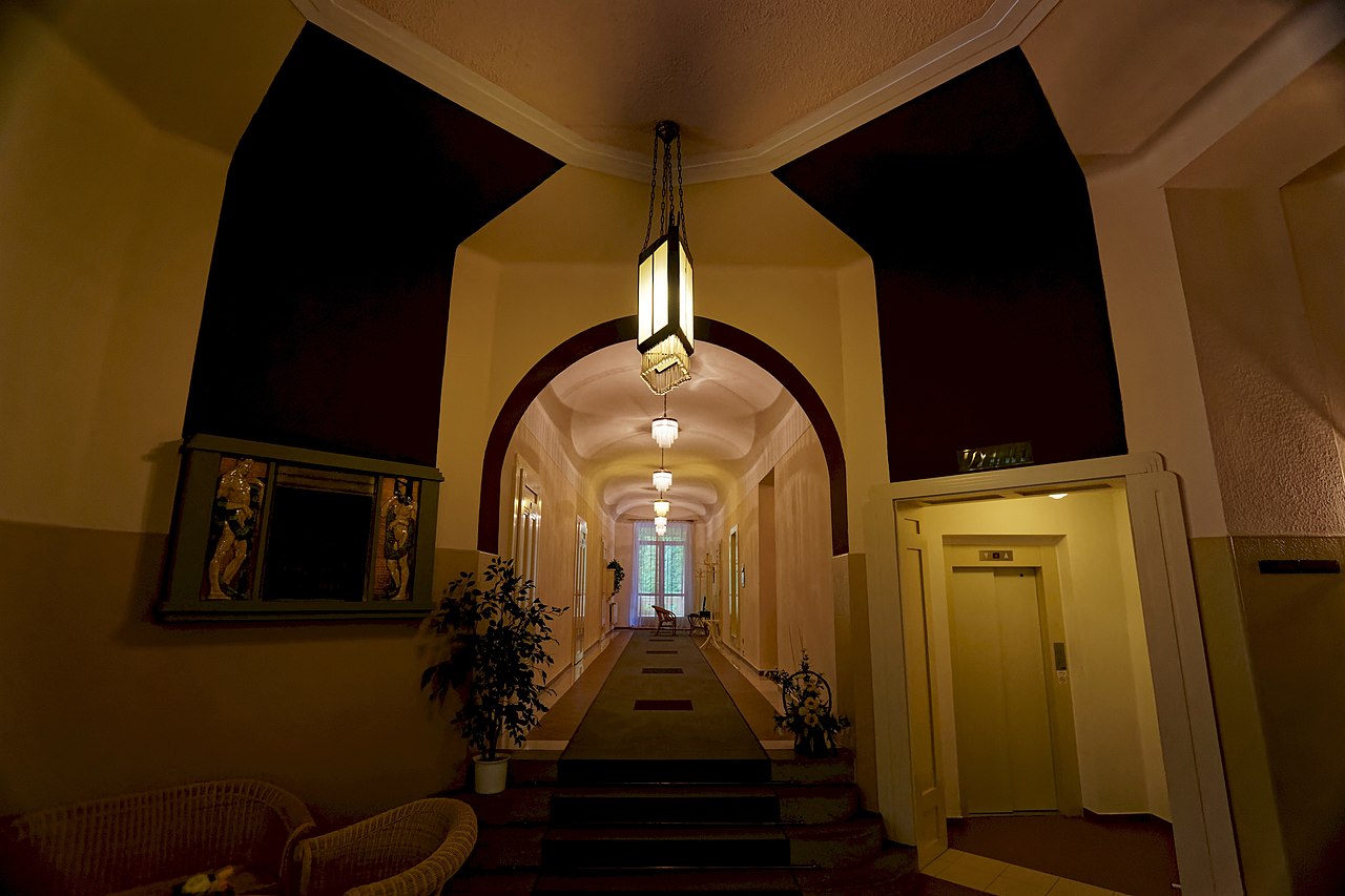 Luhačovice_-Art_Nouveau (1).jpg