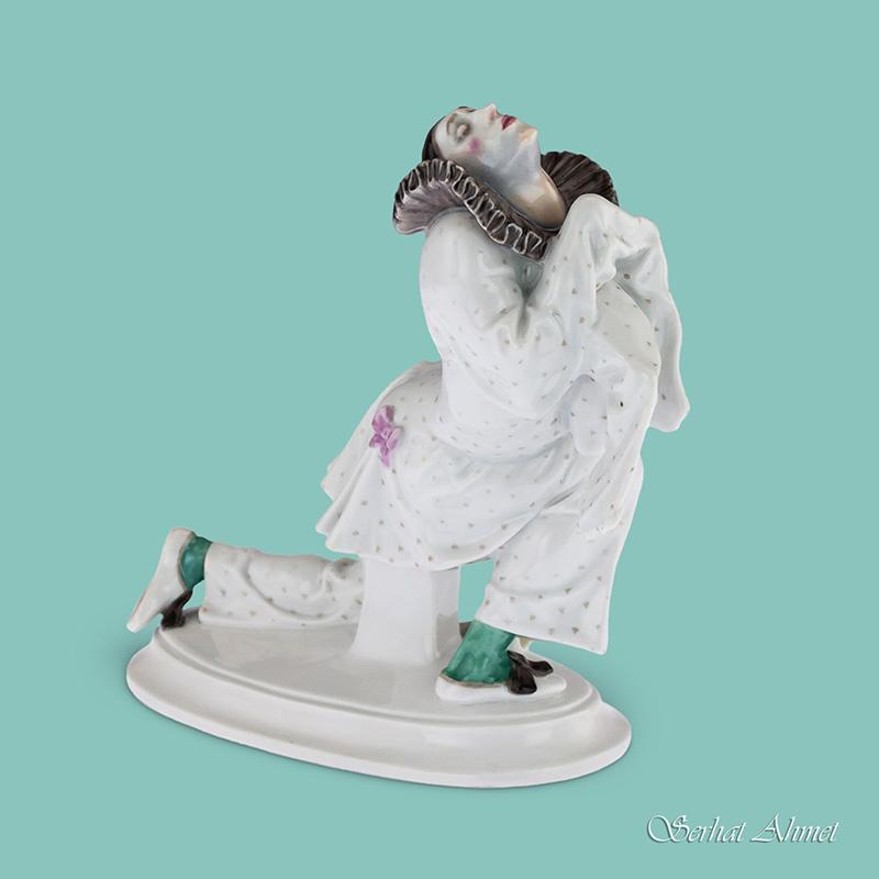 meissen-art-deco-figure-of-pierrot-by-paul-scheurich-c1913-23.jpg