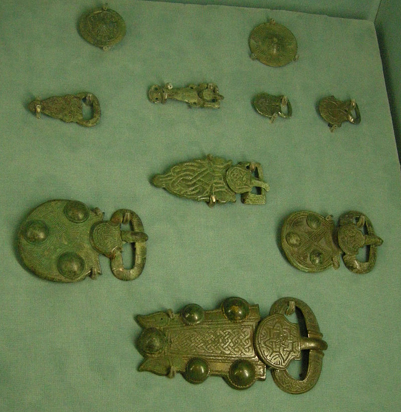 Mnma,_fibulae,_VII_century.JPG