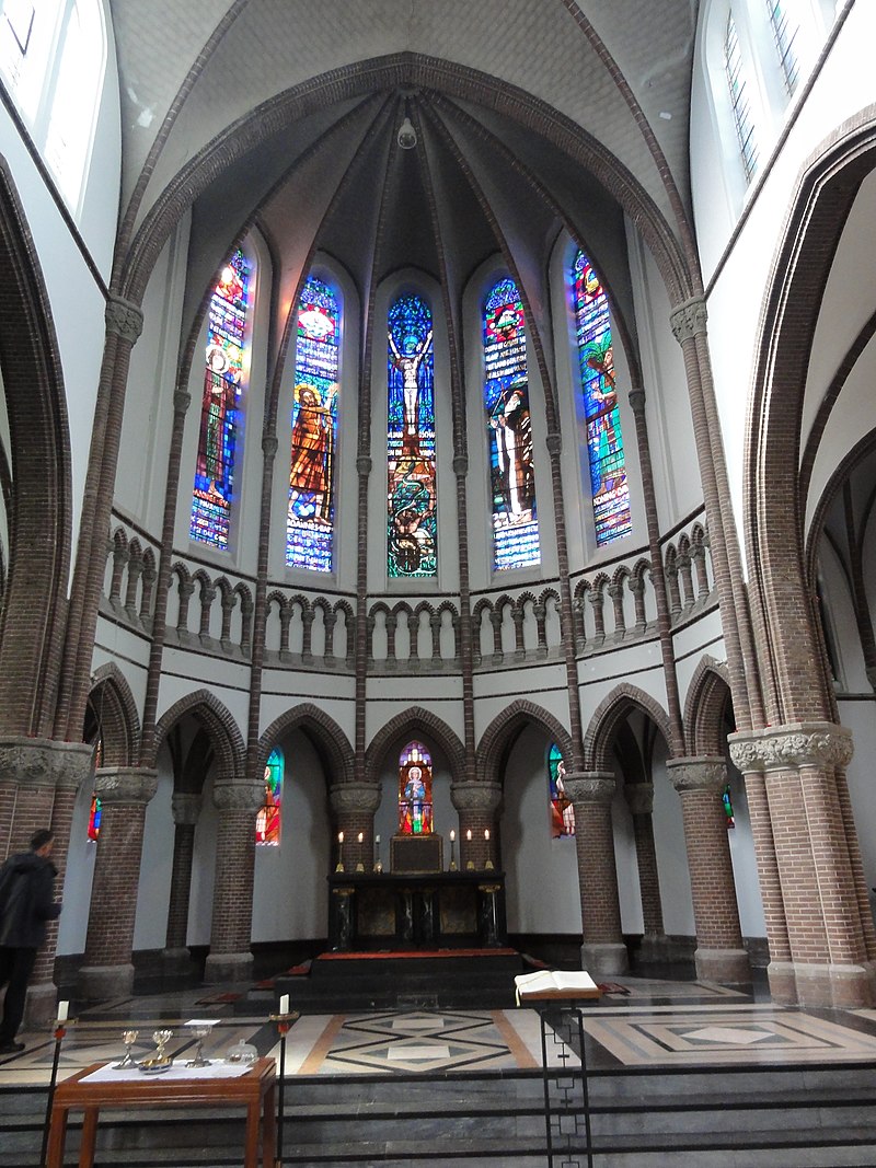 Nijmegen,_Antonius_van_Paduakerk_Groesbeekseweg,_schip.JPG