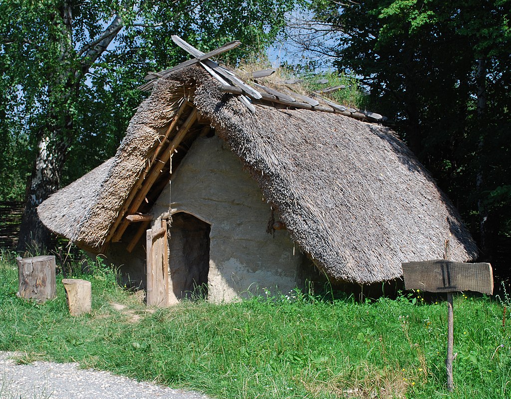 Nowa_Słupia_Centrum_chata_II_2.jpg
