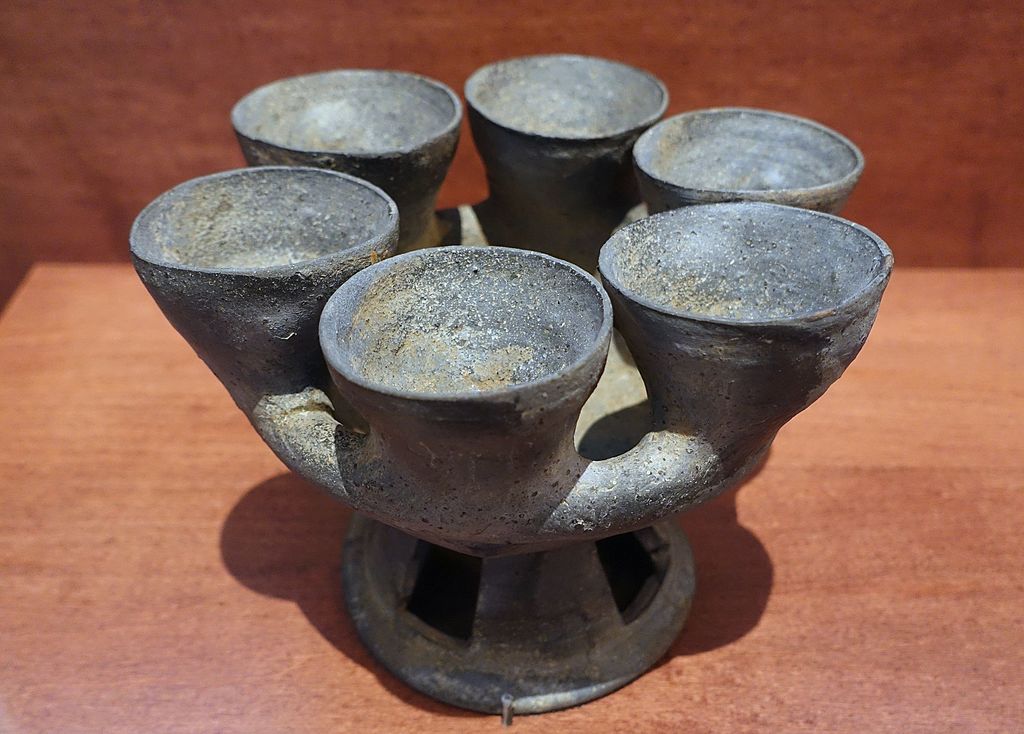 Oil_lamp,_Korea,_Unified_Silla,_5th-6th_century,_stoneware_-.jpg