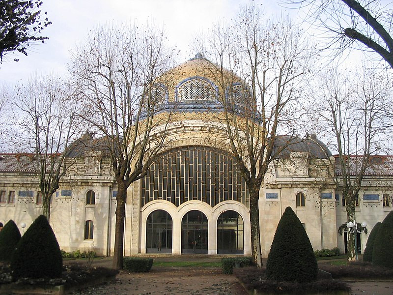 pa00093343-vichy-etablissement-thermal.jpg