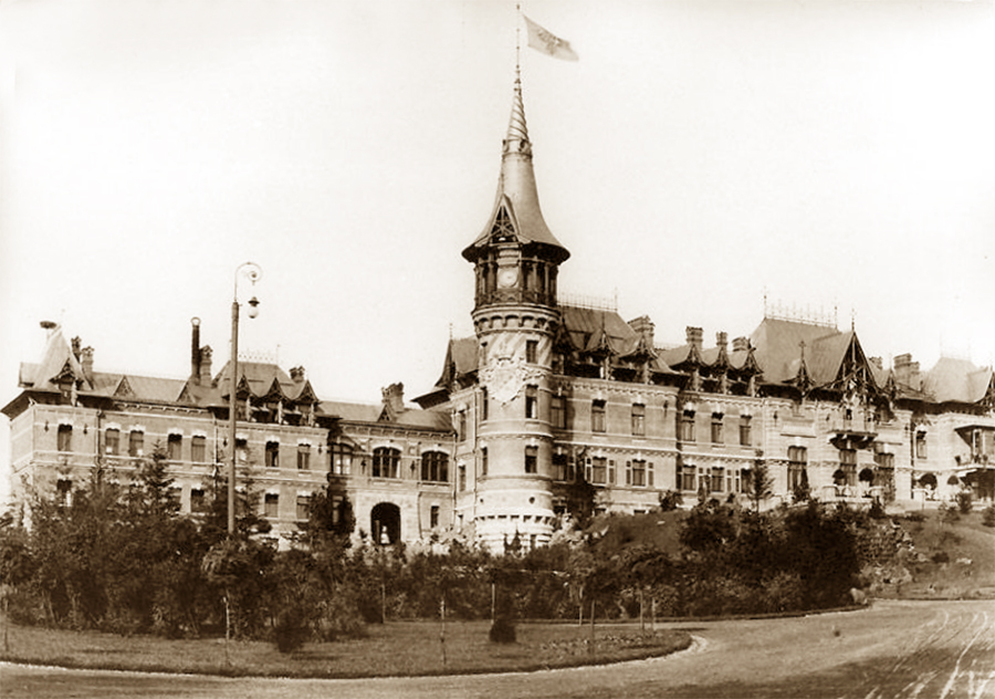 Palace_below.jpg