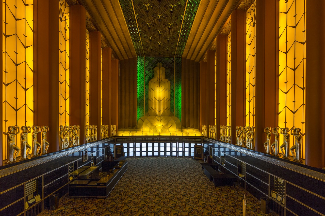 Paramount_Theatre_in_Oakland,_California_LCCN2013635154.tif.jpg