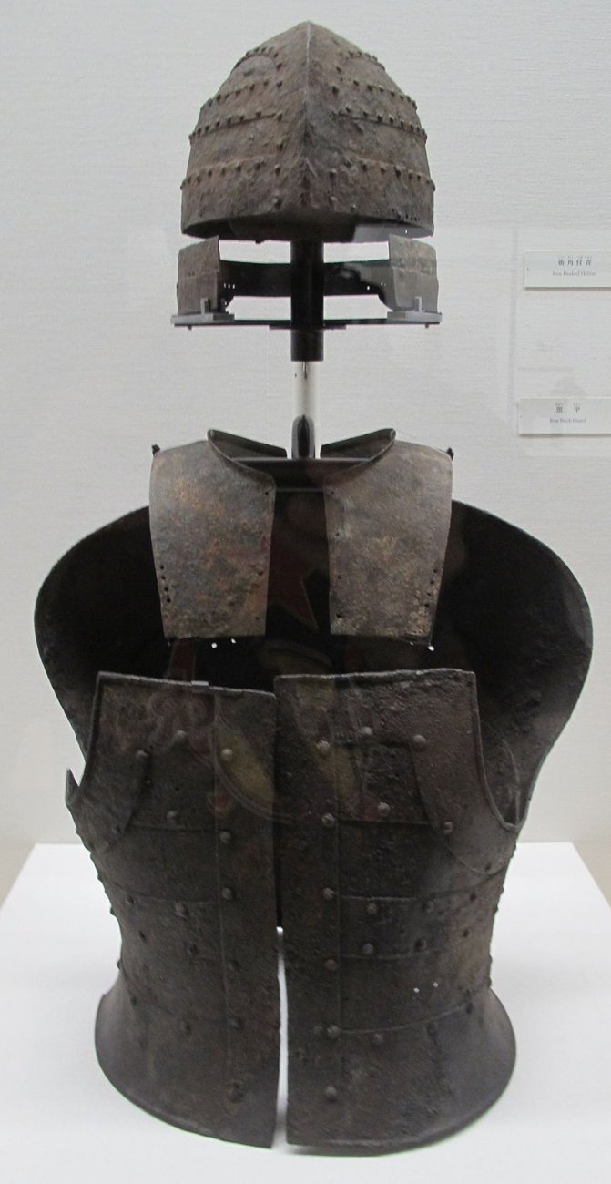 Periodo_kofun,_armatura_dal_tumulo_Eta-Funayama,_V-VI_sec.JPG