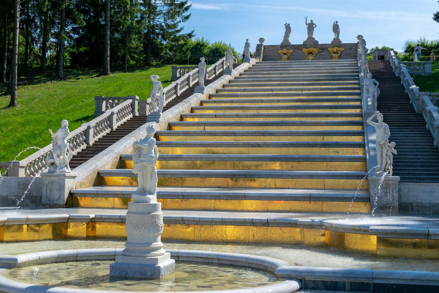 peterhof-cascades-golden-mountain.jpg