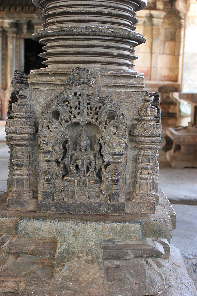 Pillar_pedestal_relief_in_the_open_hall_in_Kalleshvara_temple_at_Bagali_1.JPG