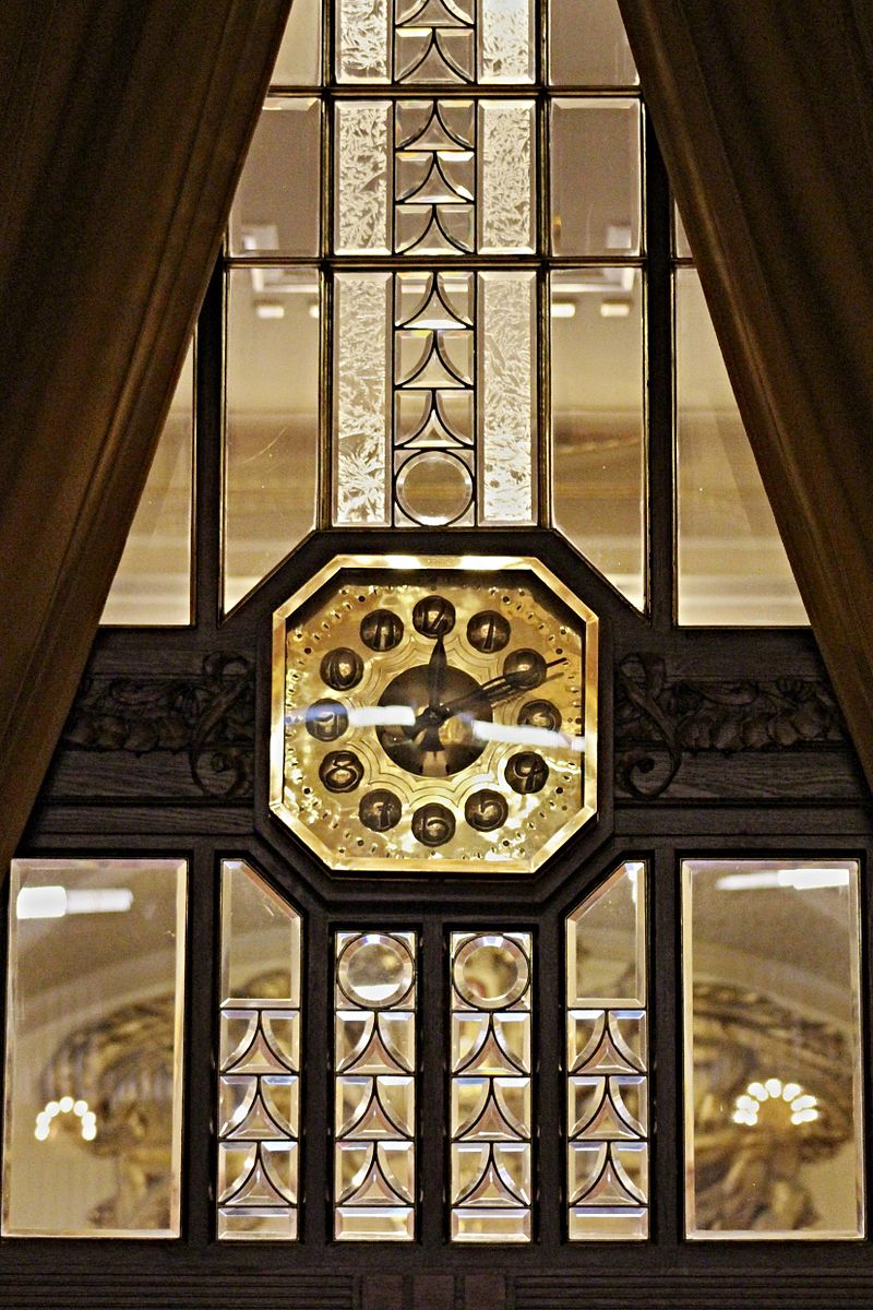 Praha,_Obecní_dům_Smetanova_síň_hodiny.jpg