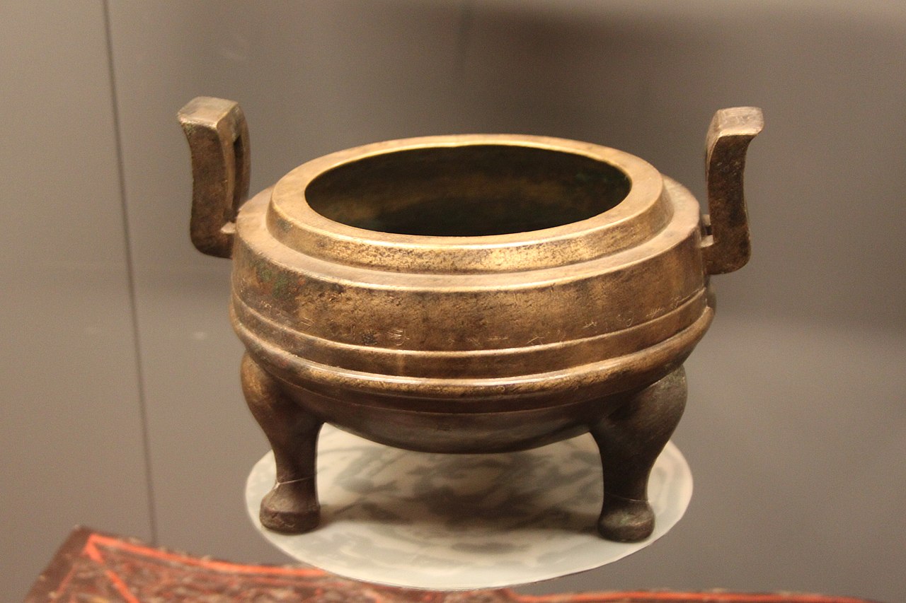 Qin_Bronze_Ding,_Yan_State.jpg