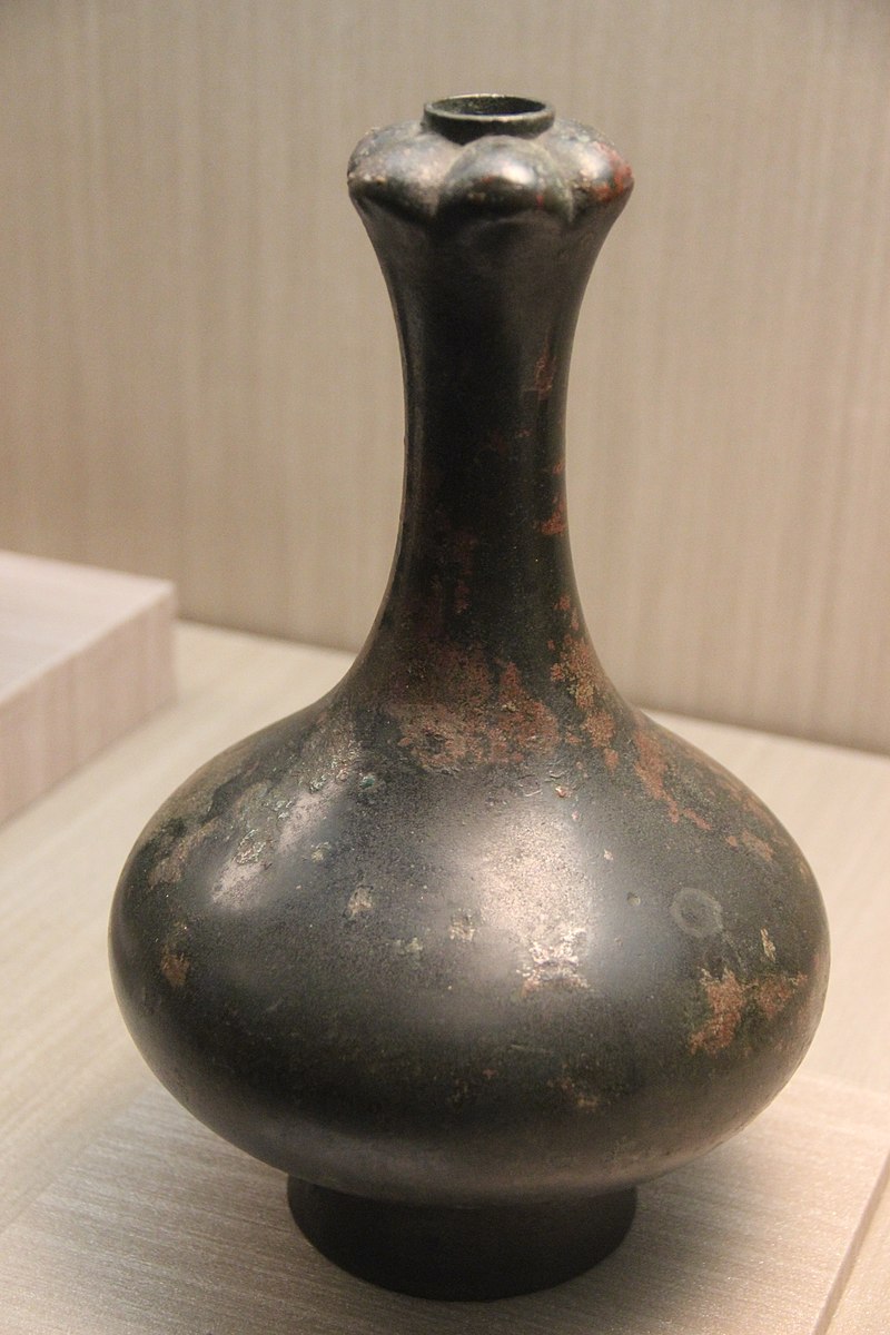 Qin_Bronze_Hu,_221-207_BC.jpg