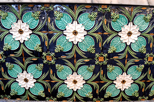 Rota-Bordaliana-azulejos-sapos-Rafael-Bordalo-Pinheiro.png