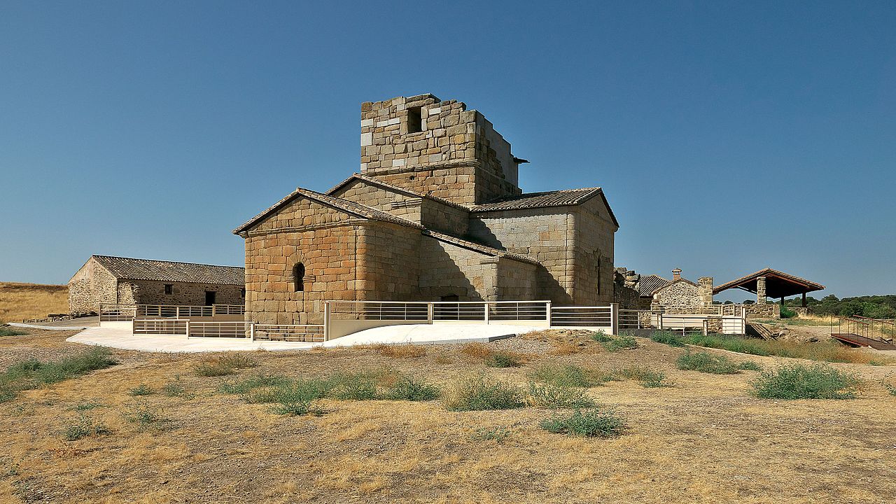 Santa_María_de_Melque,_exteriores.jpg