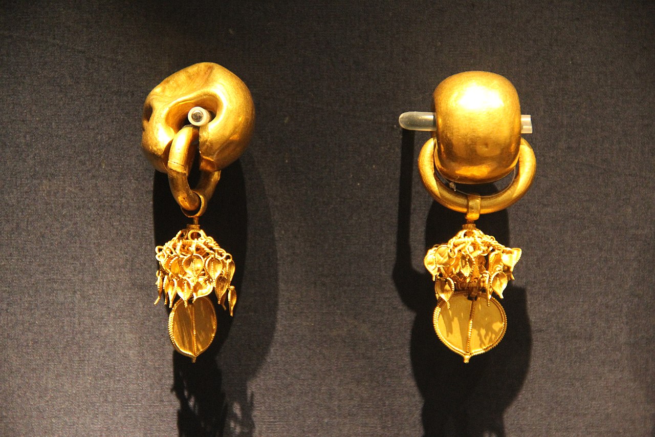 Silla_Kingdom_Gold_Earrings_01.jpg