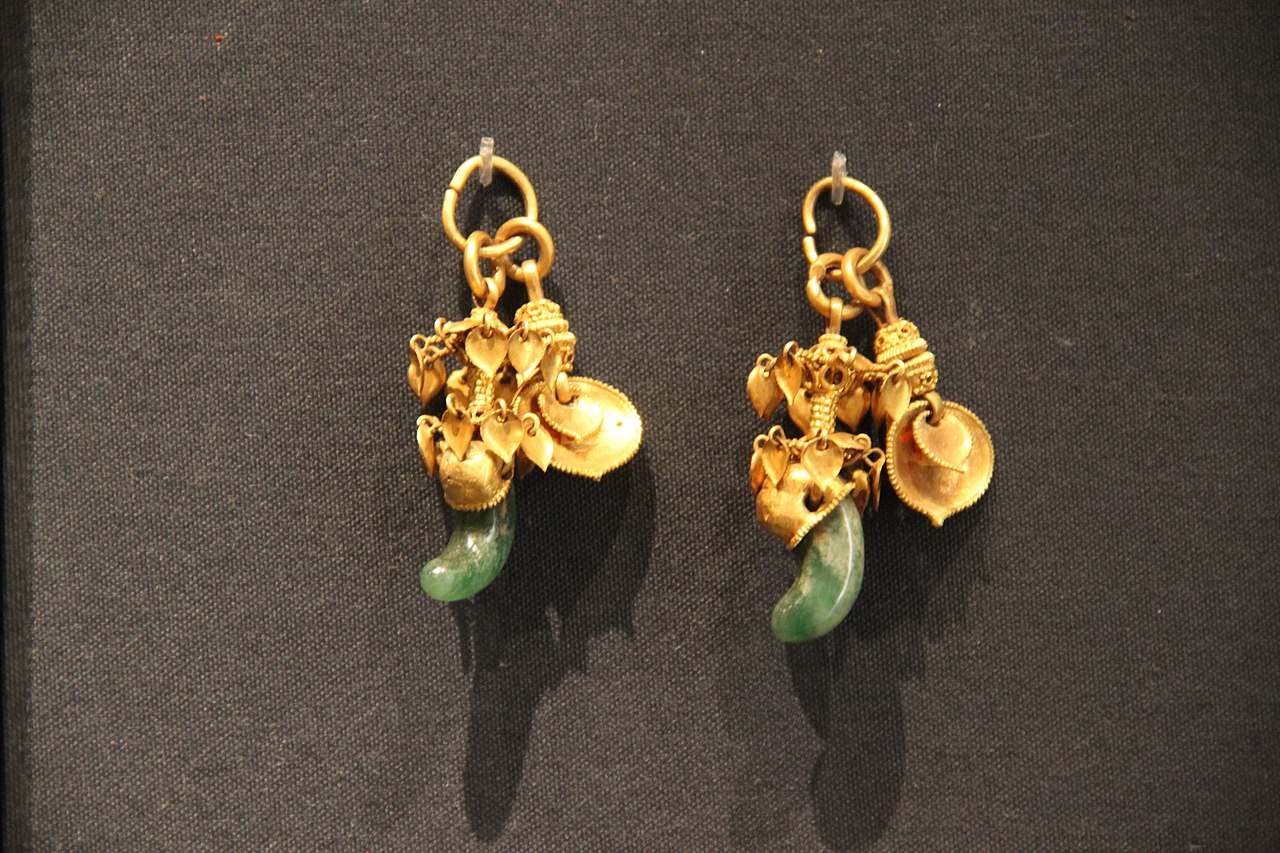 Silla_Kingdom_Gold_Earrings_03.jpg
