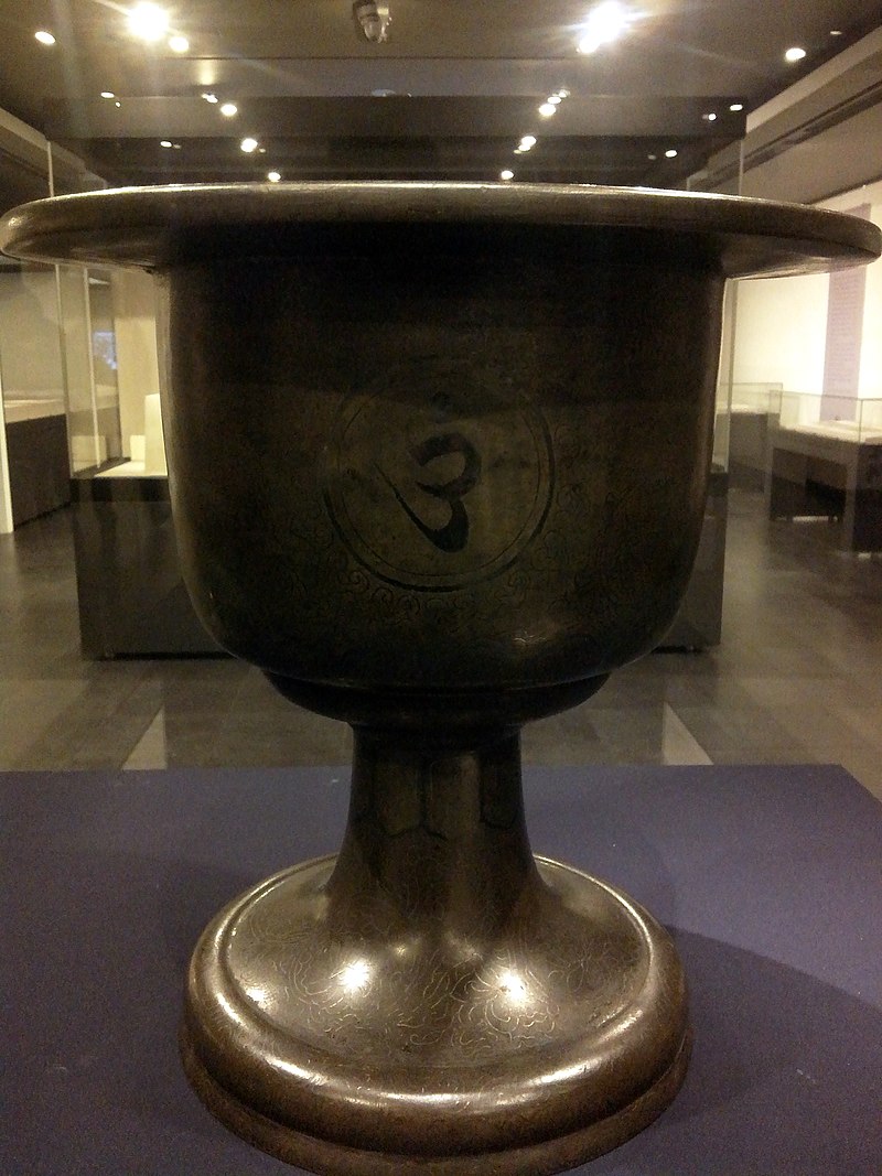 Silver_Inlaid_bronze_brazier_at_Bongeunsa_temple,_Korea_04.JPG