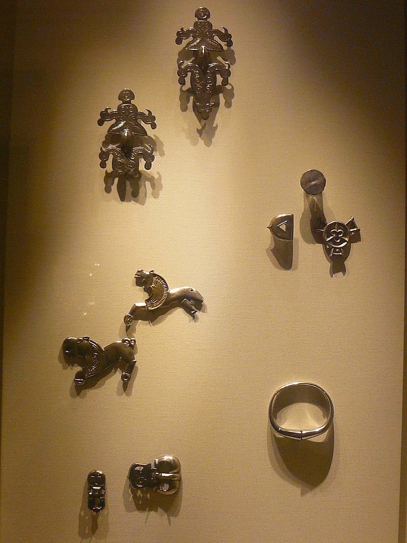 Slavic_silver_hoard.JPG