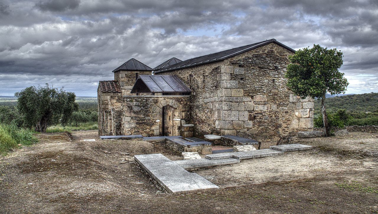 Sta_Lucía_del_Trampal.jpg