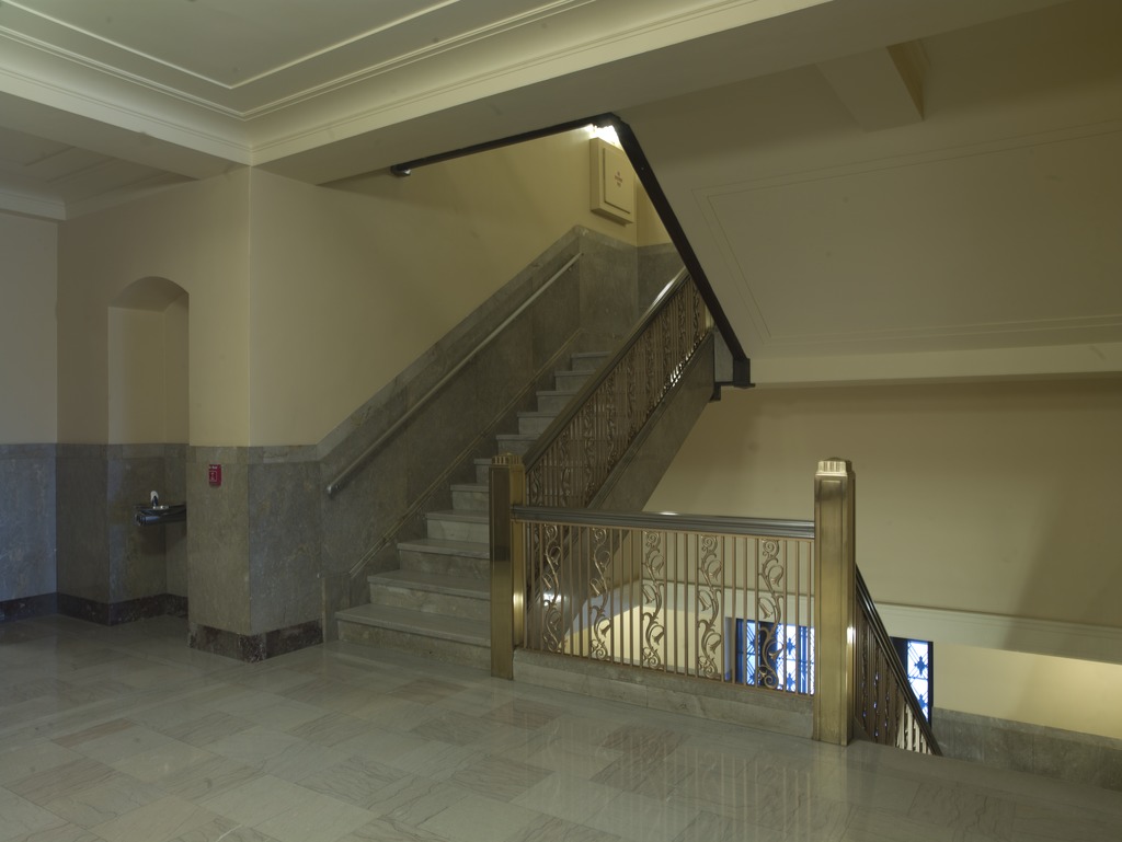 Stairs,_United_States_Courthouse,_Davenport,_Iowa_LCCN2010719168.tif.jpg