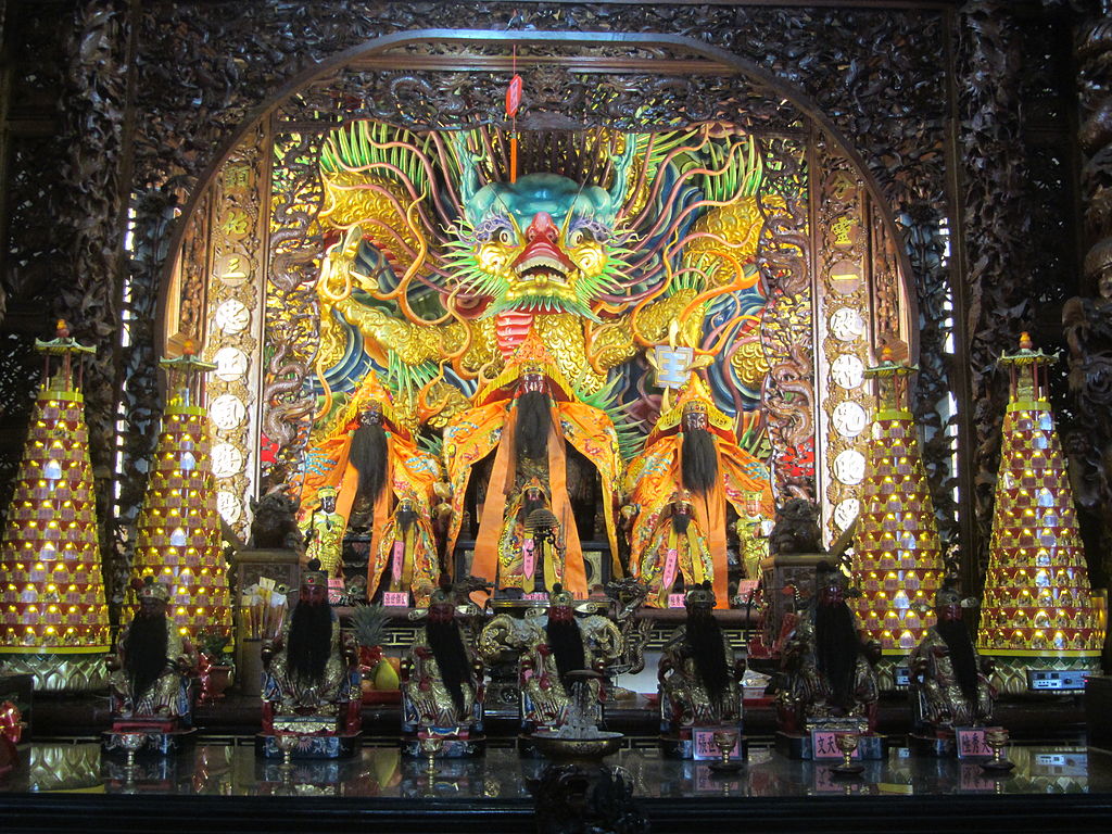 Statues_in_Shuangxi_Sanzhong_Temple.JPG