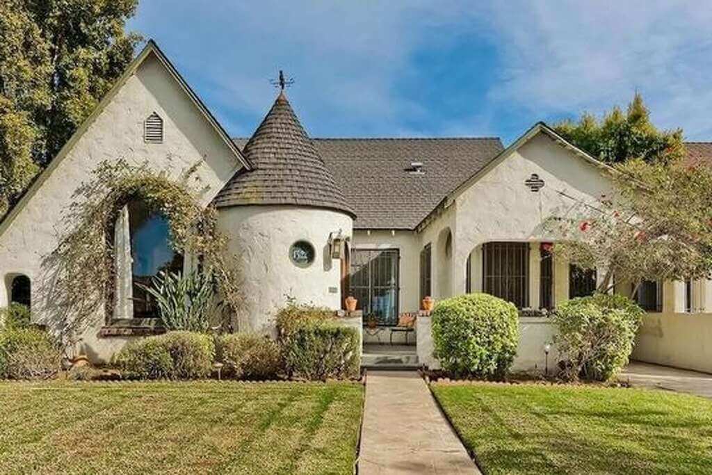 Storybook-style-homes-15.jpg