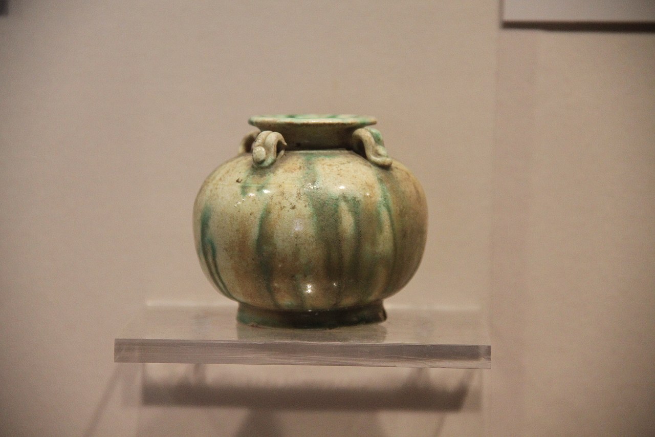 Tang_Sancai_from_Satellite_Tomb_(9908111536).jpg