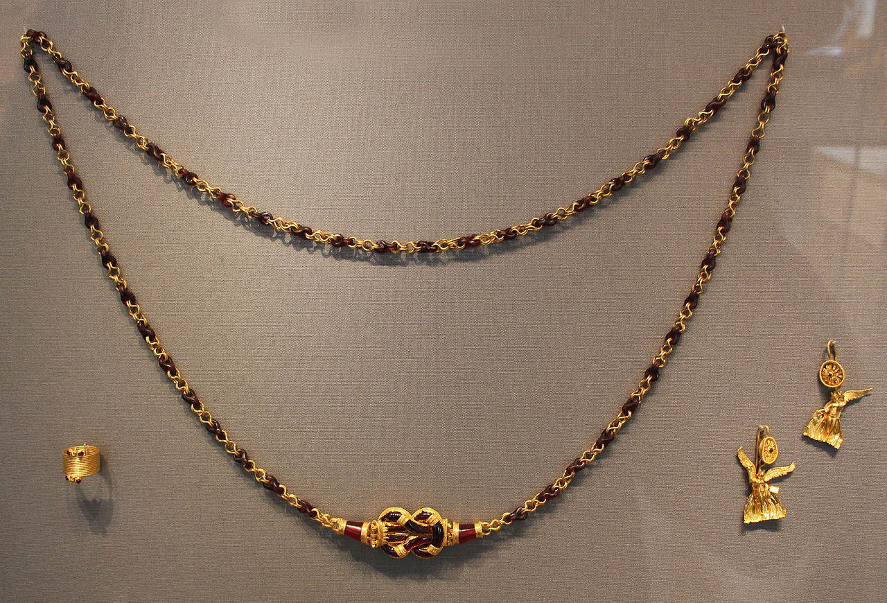 Taranto,_gioielli_del_230-210_ac_ca._01.JPG