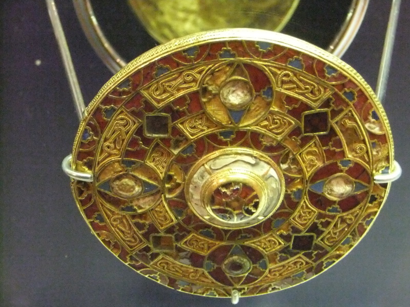 The_Kingston_Brooch,_World_Museum_Liverpool.jpg