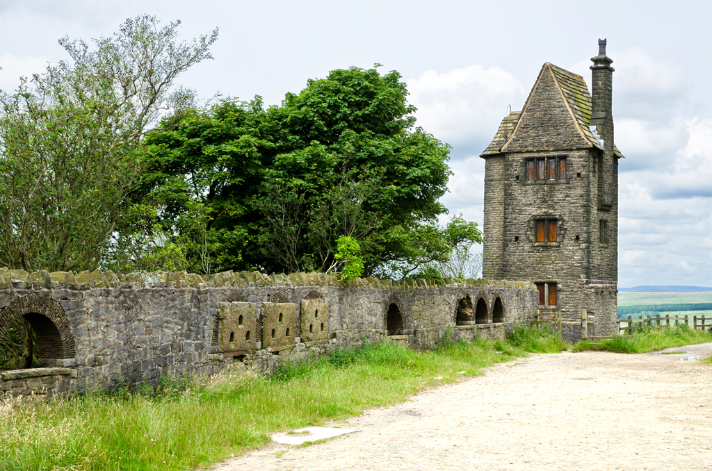 The_Pigeon_Tower,_Rivington_-_8136462467.jpg