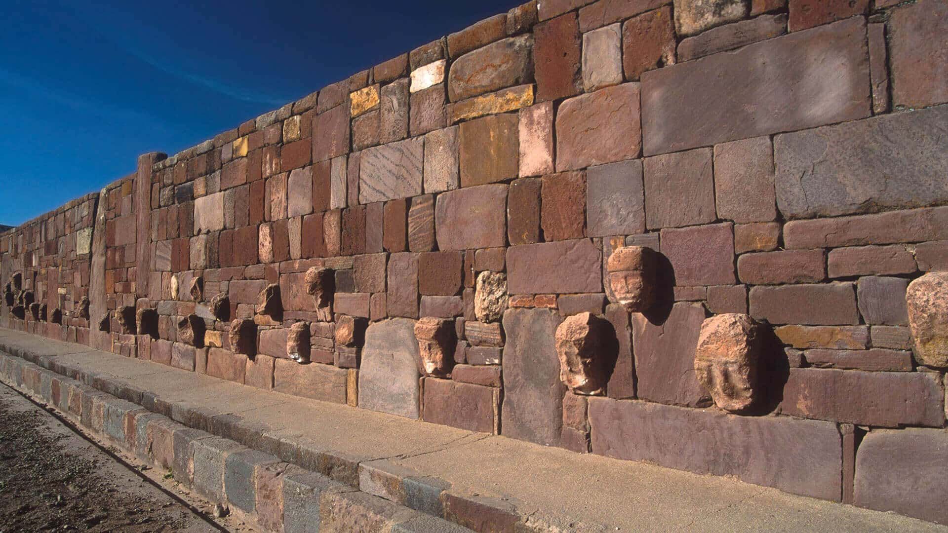 tiahuanaco-tetes-anthropomorphes.jpg