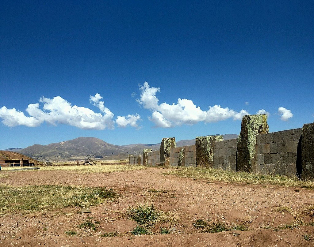 Tiwanaku,_Bolivia_(36797118901).jpg
