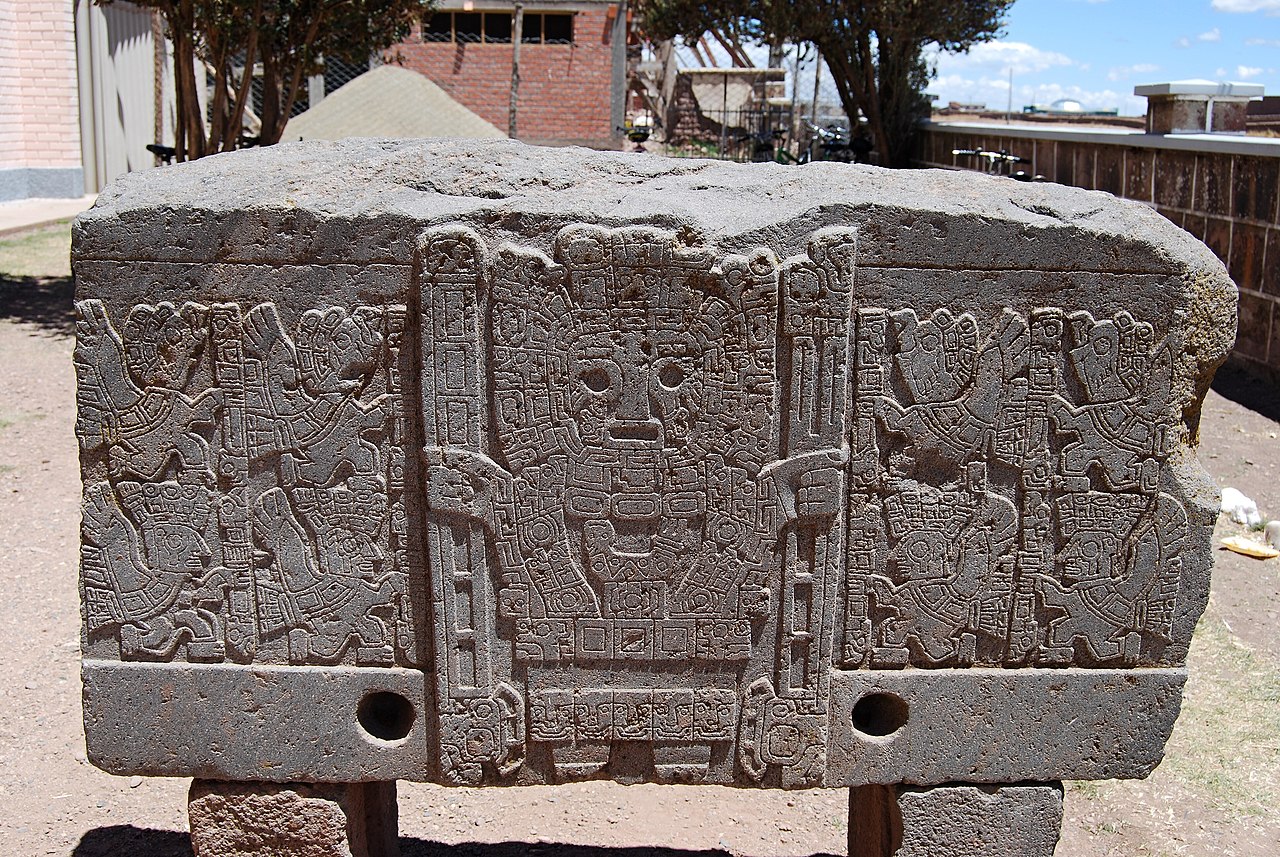Tiwanaku_-_panoramio_(1).jpg