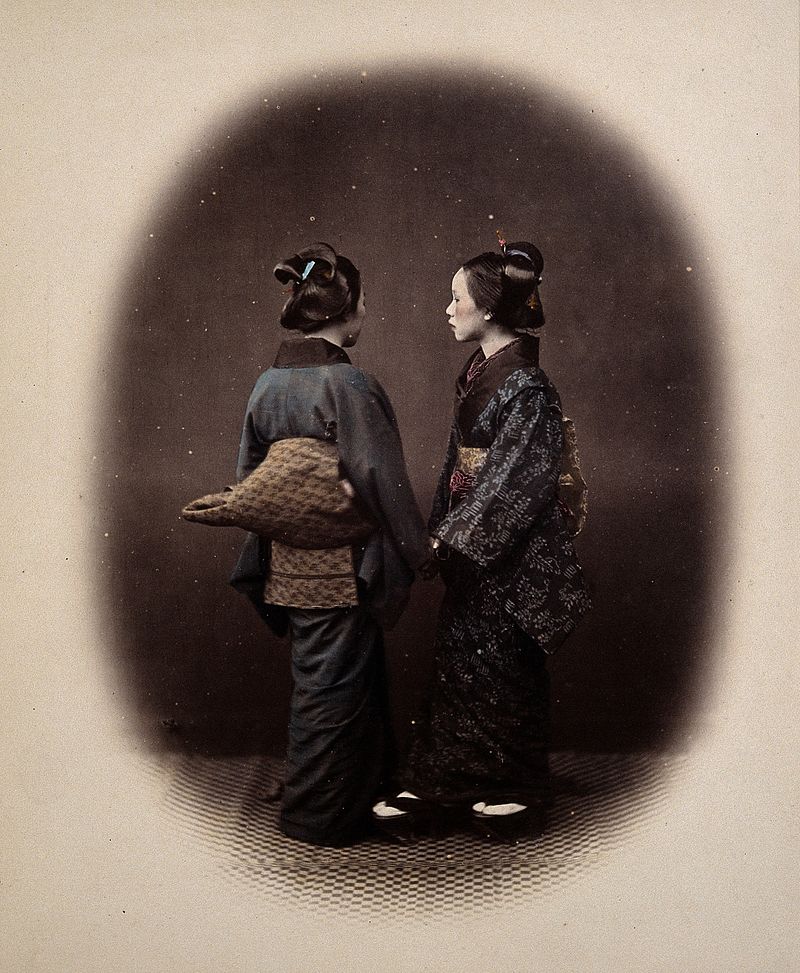 Two_Japanese_young_women_Wellcome_V0037656.jpg