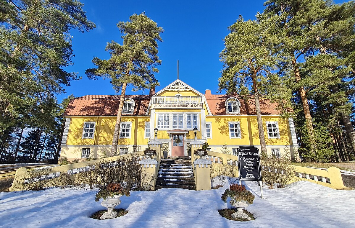 Urpolan_kartano_ja_viikinkisauna_(51085508132) (1).jpg