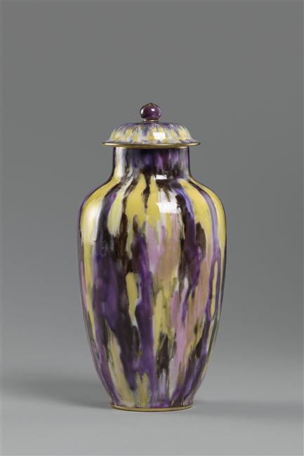 Vase_Saïgon,_Carrier-Belleuse.jpg