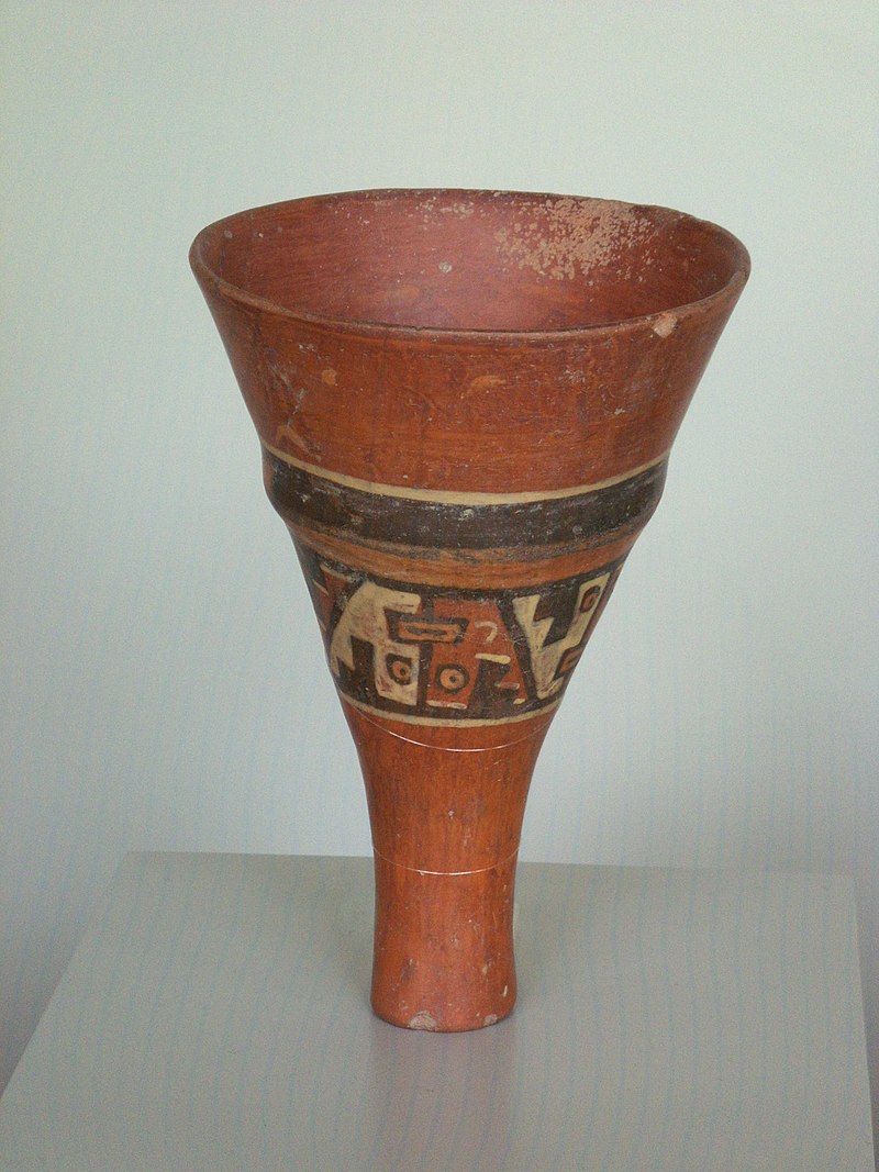 Vaso_cultura_Tiwanaku_01.jpg