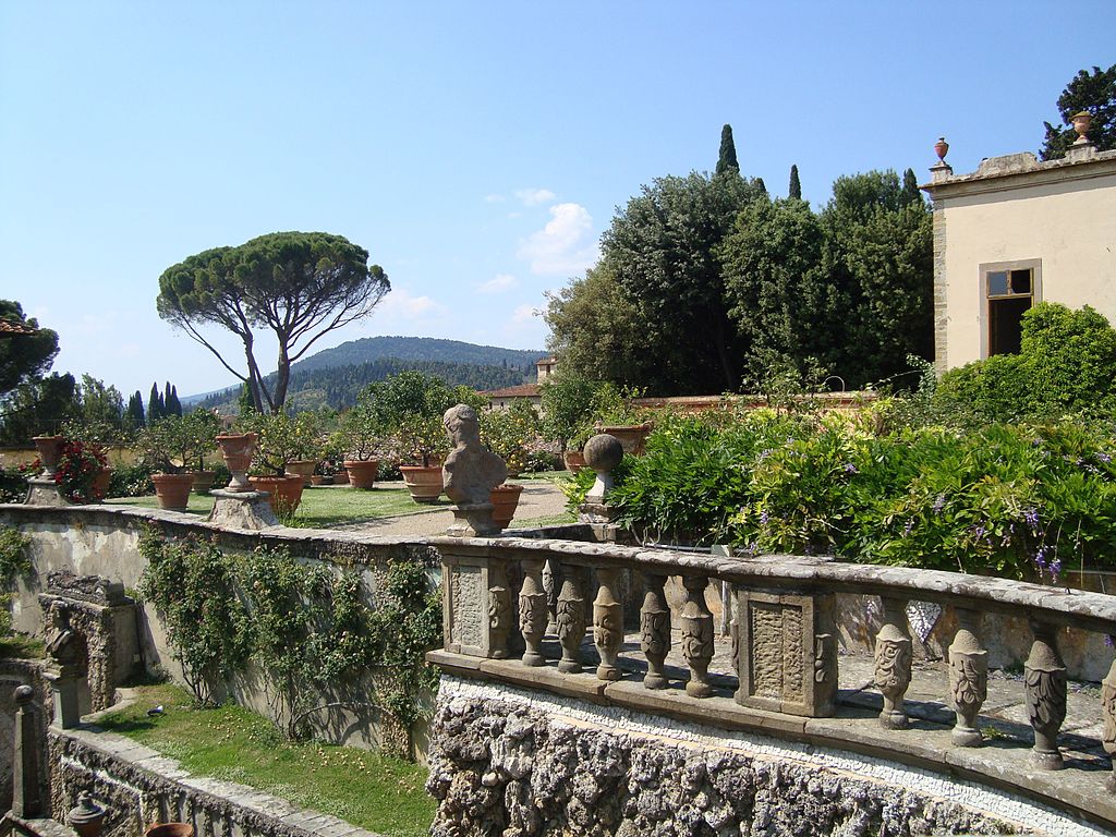 Villa_gamberaia,_limoni_03.JPG