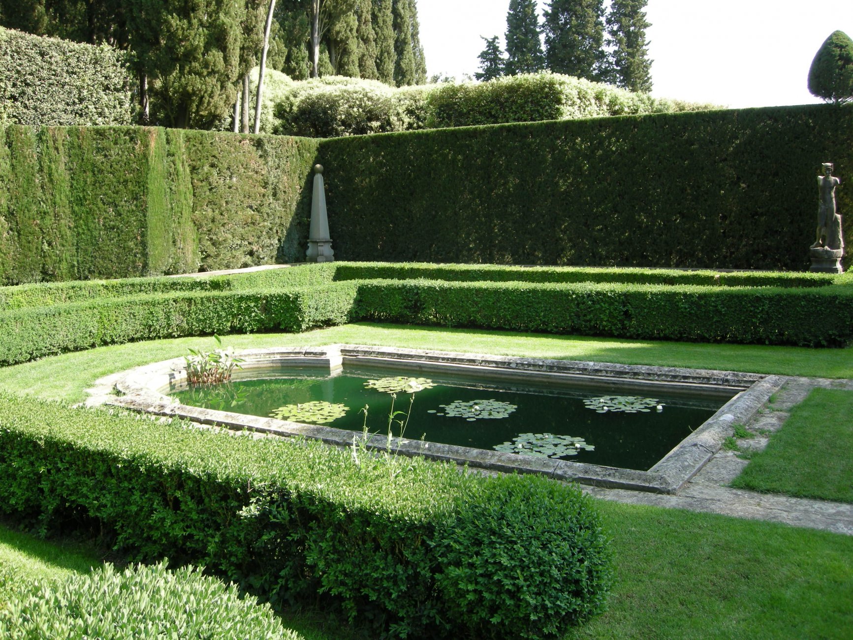 Villa_i_tatti,_giardino_all'italiana,_parterre_d'acqua_02.jpg