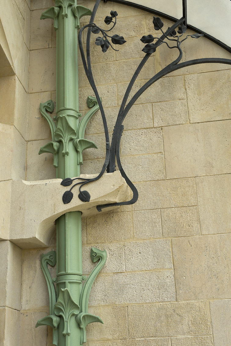 Villa_Majorelle,_détail_de_la_gouttière_et_de_la_marqu.jpg