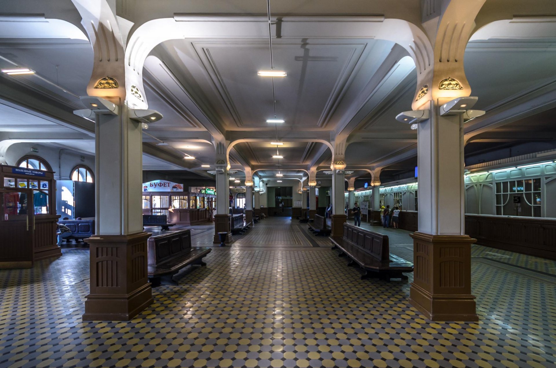 Vitebsky_Rail_Terminal_Ticket_Hall_1.jpg